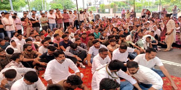 हिसार: एचएयू विवाद : विद्यार्थियों का धरना जारी, प्रशासन ने की बातचीत की अपील, छात्रों ने ठुकराई