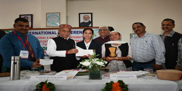 विज्ञान में नवाचार के साथ पारम्परिक ज्ञान भी जरूरी : राज्यपाल