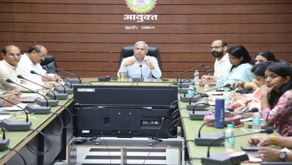 संभागायुक्त दीपक सिंह ने ली समीक्षा बैठक