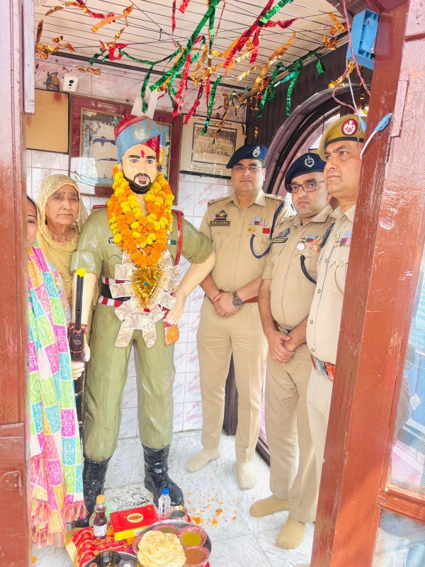 कर्ण सिंह की 22वीं पुण्य तिथि पर एसपी ने दी श्रद्धांजलि