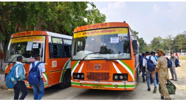 लखनऊ में होने वाले नियुक्ति पत्र वितरण कार्यक्रम में शामिल होने के लिए रवाना होते।