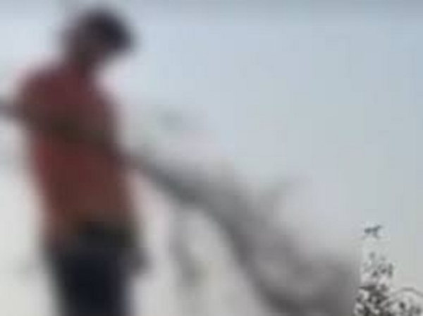 युवक का पेड़ पर लटका था