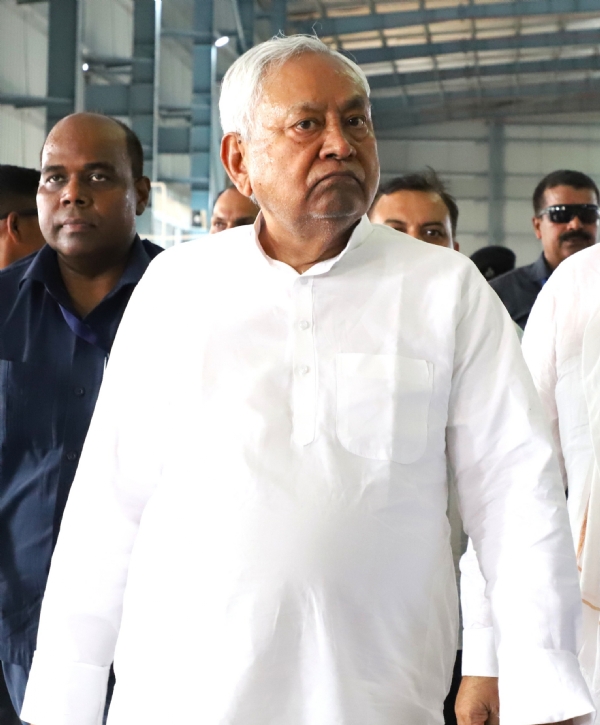 मुख्यमंत्री नीतीश कुमार ने मुजफ्फरपुर के बेला औद्योगिक क्षेत्र में बैग फैक्ट्री का उद्घाटन किया