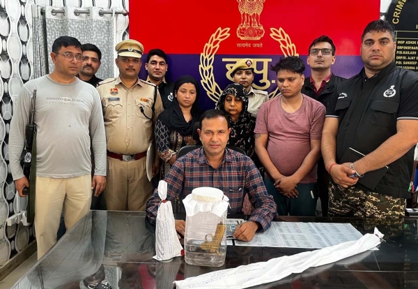 पुलिस की गिरफ्त में लूट की वारदात के आरोपी।