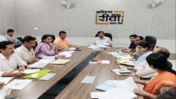 कमिश्नर कार्यालय में आयोजित बैठक