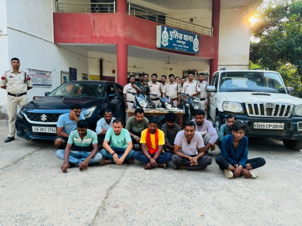 जुआ खेलते रंगे हाथों गिरफ्तार। जुआ खेलते रंगे हाथों गिरफ्तार।