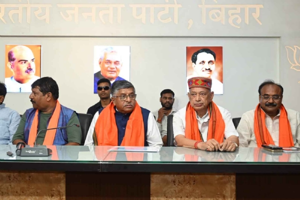 भाजपा कार्यालय में बुद्धिजीवी प्रकोष्ठ  की बैठक का   सम्बोधित करते  सांसद रविशंकर प्रसाद