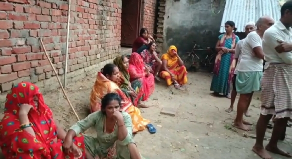 रोते बिलखते परिजन