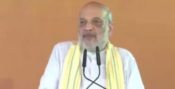 मंच से बाेलते हुए गृह मंत्री अमित शाह