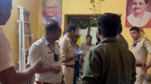 BJP got angry when police entered the district headquarters in Aadhi Raj