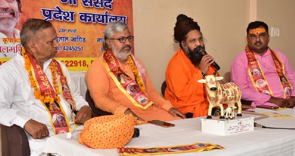 गौ ध्वज पूजन एवं परिक्रमा कार्यक्रम में गौमाता को राष्ट्रमाता घोषित करने की मांग तेज