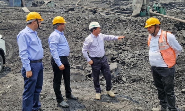 साउथ ईस्टर्न कोलफील्ड्स लिमिटेड (SECL) के CMD हरीश दुहन ने गेवरा मेगा प्रोजेक्ट का किया दौरा, उत्पादन और सेफ्टी प्रबंधों की समीक्षा