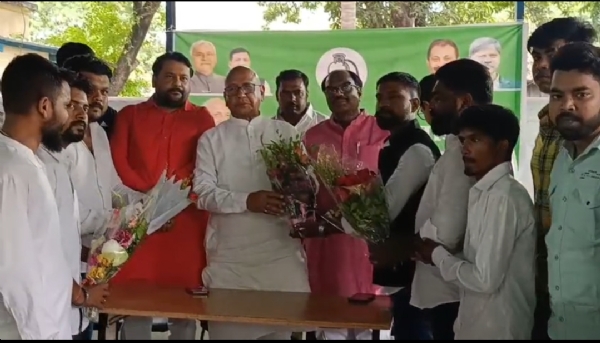 विधायक सरयू राय के सामने आजसू के दर्जनों कार्यकर्ता ने दामन थामा