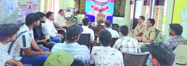 गोष्ठी के दौरान