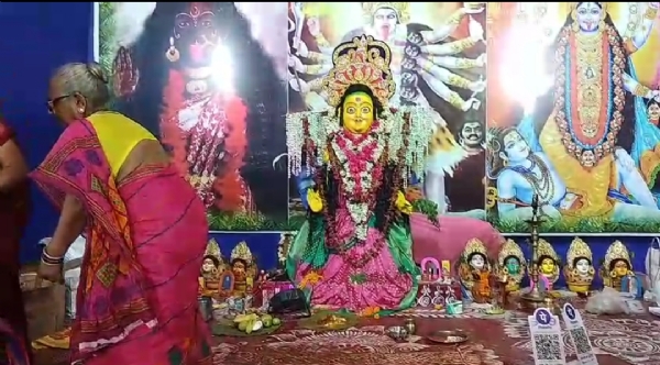पहाड़ी पूजा में पहुंचे विधायक सरयू राय और जनसैलाब