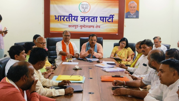 मंडल गठन बैठक करते क्षेत्रीय अध्यक्ष प्रकाश पाल