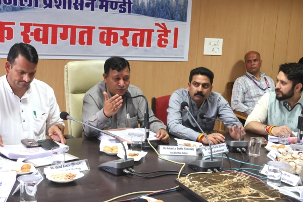 हिमाचल प्रदेश विधानसभा की कल्याण समिति की जिला स्तरीय बैठक की अध्यक्षता करते हुए मोहन लाल ब्राक्टा।