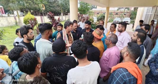 पशु प्रेमियों की जगदलपुर विधायक किरण देव से मुलाकात