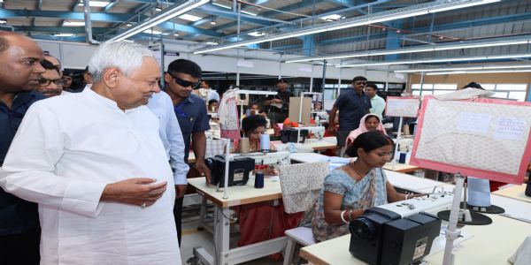 मुख्यमंत्री ने औद्योगिक क्षेत्र सिकंदरपुर, बिहटा की विभिन्न औद्योगिक इकाईयों का किया निरीक्षण