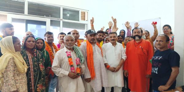 दर्जनों लोग शिवसेना हिंदुस्तान में शामिल