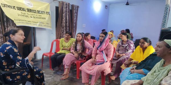 महिलाओं को उनके स्वास्थ्य संबंधी किया गया जागरूक