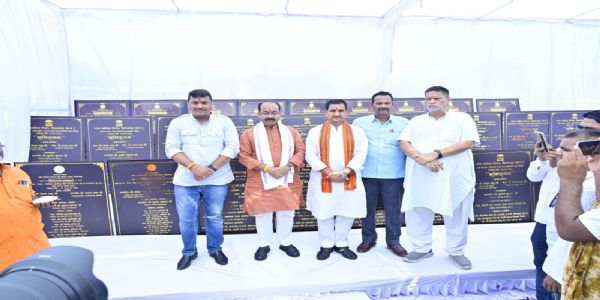 केंद्रीय राज्यमंत्री तोखन साहू और उप मुख्यमंत्री अरुण साव ने 39 करोड़ रुपये से अधिक के कार्यों का किया भूमिपूजन