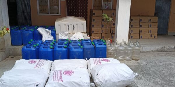 अवैध नकली अंग्रेजी शराब बनाने की फैक्ट्री को पुलिस ने किया ध्वस्त