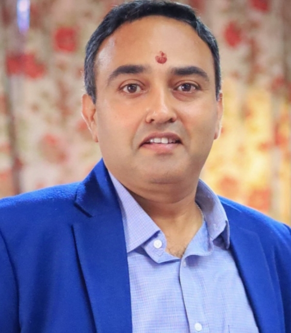 एडवोकेट विश्वचक्षु।