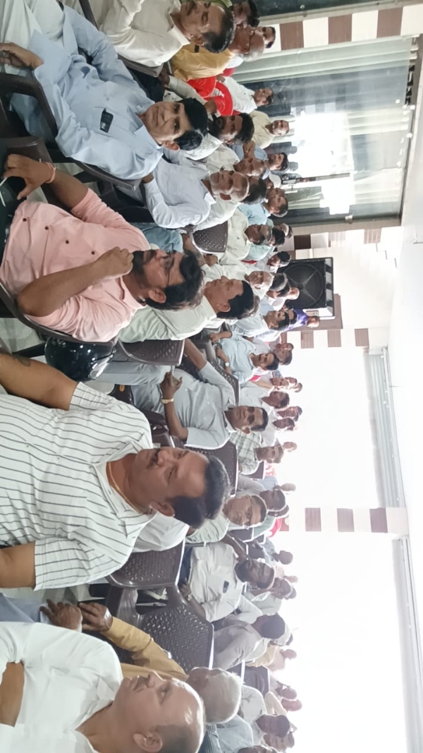 झबरेड़ा में आयोजित भाजपा स्वागत कार्यक्रम में बड़ी संख्या में जुटे कार्यकर्ता और आमजन।