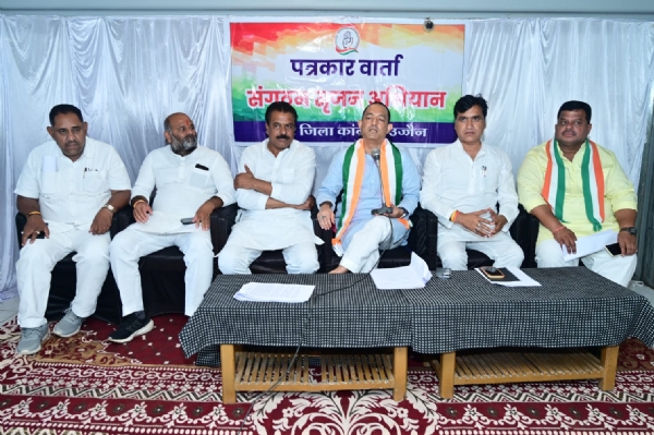 उज्जैन: कांग्रेस पर्यवेक्षक कर रहे कार्यकर्ताओं से संवाद