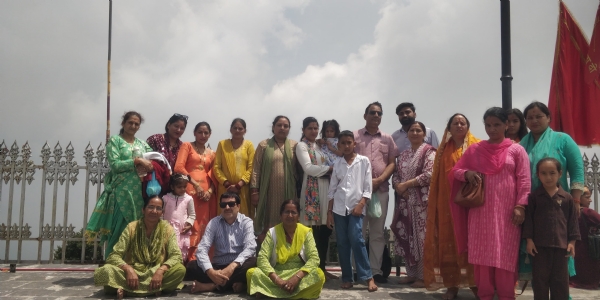 शिकारी देवी के दर्शन करने पहुंचे सैण-बैहल स्कूल के बच्चे-अभिभावक व शिक्षक। शिकारी देवी के दर्शन करने पहुंचे सैण-बैहल स्कूल के बच्चे-अभिभावक व शिक्षक।