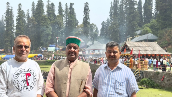 कमरूनाग झील परिसर में लगा सरानाहुली मेला।