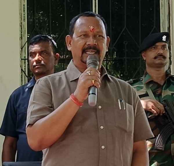 भू राजस्व मंत्री दीपक बिरुआ की फाइल फोटो भू राजस्व मंत्री दीपक बिरुआ की फाइल फोटो