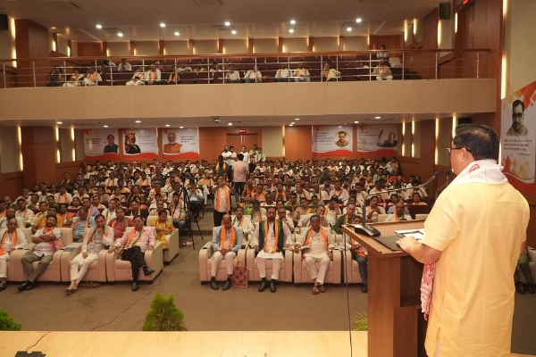 असम प्रदेश भाजपा मुख्यालय में आयोजित जिला कार्यकारिणी सभा को संबोधित करते प्रदेश अध्यक्ष दिलीप सैकिया एवं अन्य वरिष्ठ भाजपा नेता