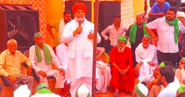किसान सम्मेलन को संबोधित करते राकेश टिकैत