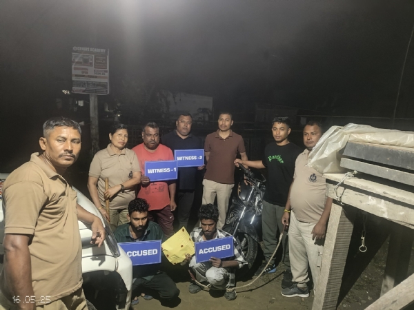 लखीमपुर में बरामद हेरोइन के साथ तस्करों की तस्वीर। लखीमपुर में बरामद हेरोइन के साथ तस्करों की तस्वीर।