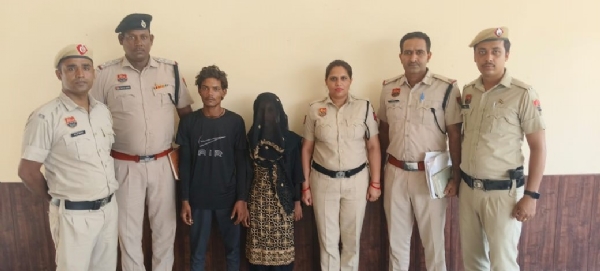 पुलिस गिरफ्त में आरोपित। पुलिस गिरफ्त में आरोपित।