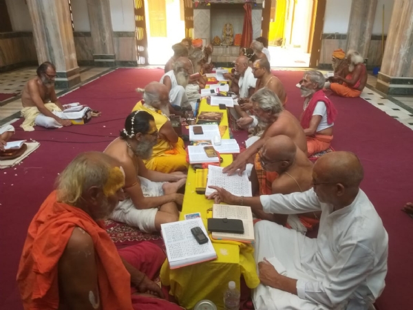 देवरहा बाबा आश्रम में मानस का संगीतमय पाठ
