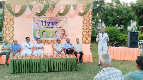 कार्यक्रम के दौरान पूर्व कैबिनेट मंत्री कंवर पाल