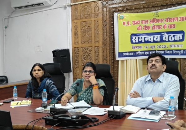 बाल आयोग की सदस्य निवेदिता शर्मा ने शिवपुरी का दौरा किया