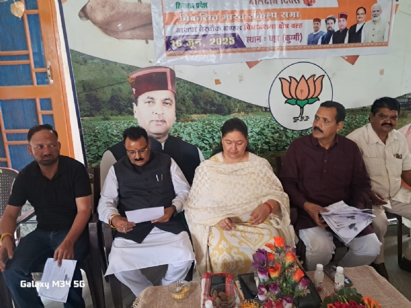 विकसित भारत संकल्प सभा के आयोजन के दौरान भाजपा कार्यकर्ता। विकसित भारत संकल्प सभा के आयोजन के दौरान भाजपा कार्यकर्ता।