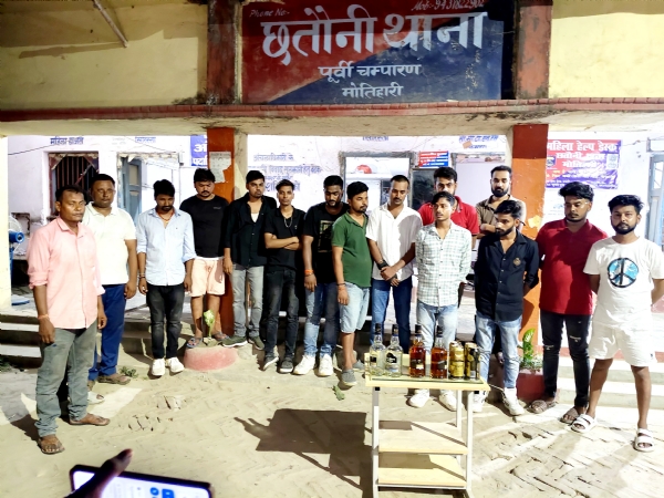 शराब पार्टी करने वाले पकड़े गये लोग