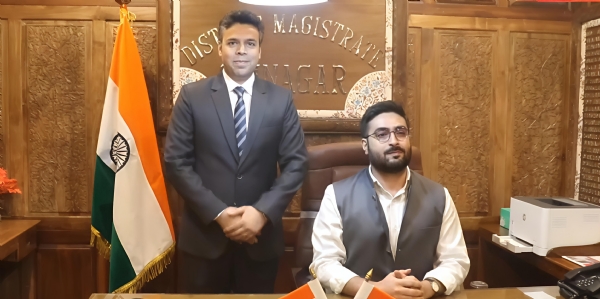 अक्षय लाबरू ने श्रीनगर के नए डीसी का पदभार संभाला