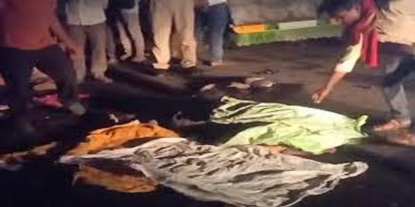 रायसेन: पिकअप की टक्कर से बाइक सवार दो भाइयों की मौत, पत्नी-बच्चा घायल