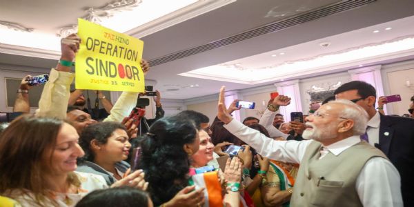 प्रधानमंत्री मोदी का साइप्रस में जोरदार स्वागत, दोनों देशों के सीईओ फोरम की बैठक में की भारत के सुधार पथ पर बात