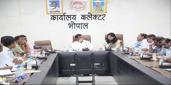 भोपालः कलेक्टर ने दिए भिक्षावृत्ति, जल संरक्षण और अवैध वाहनों पर सख्ती के निर्देश