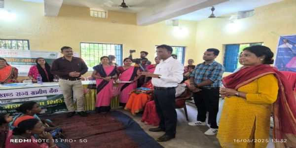 धरती आबा जनजातीय उत्कर्ष अभियान के तहत शिविर का आयोजन