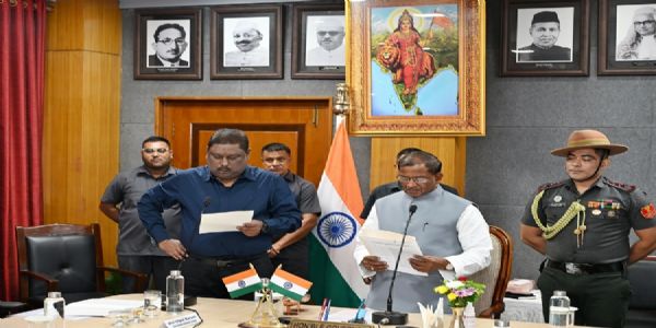 राज्यपाल ने राज्य सूचना आयुक्त को पद एवं गोपनियता की शपथ दिलाई