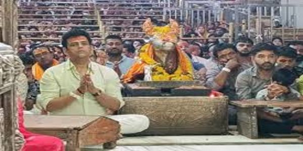 बाबा महाकाल की शरण में पहुंचे अभिनेता व सांसद रविकिशन, भस्म आरती में हुए शामिल
