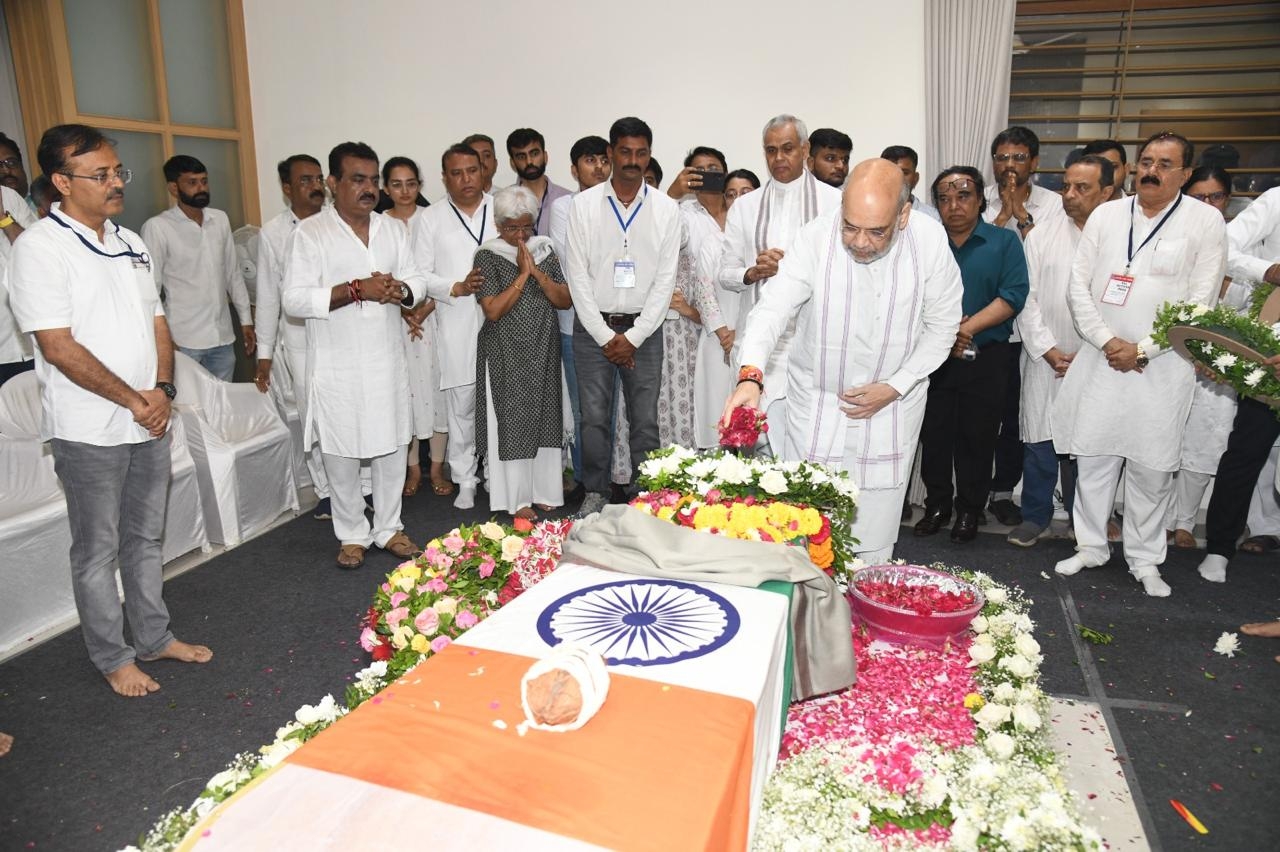 अमित शाह समेत कई नेताओं ने श्रद्धांजलि दी
